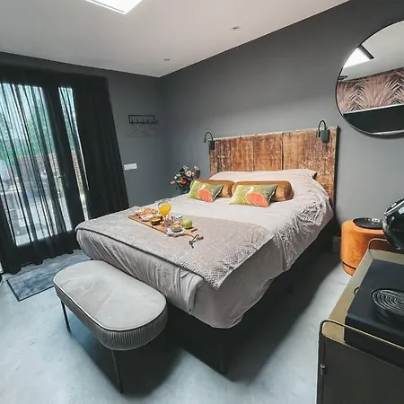 B&B Landslake I *